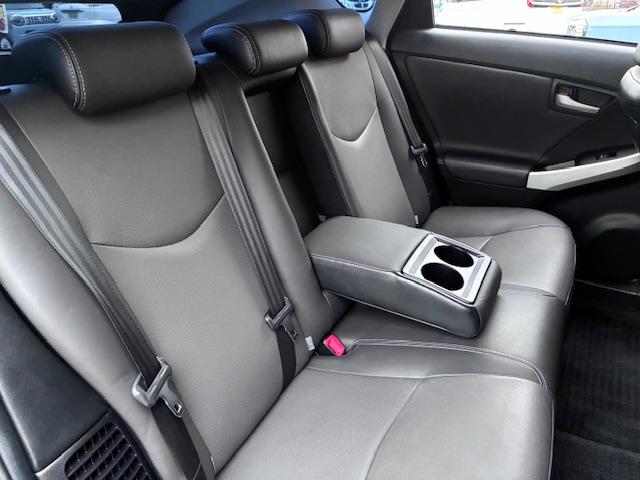 プリウス Ｇツーリングセレクションレザーパッケージ　保証付　禁煙車　純正ナビ　フルセグ　Ｂモニター　Ｂｌｕｅｔｏｏｔｈ　本革シート　ビルトインＥＴＣ　シートヒーター　電動シート　追従型クルコン　ＬＥＤライト　プリクラッシュ　スマートキ―　純正１７ＡＷ（25枚目）