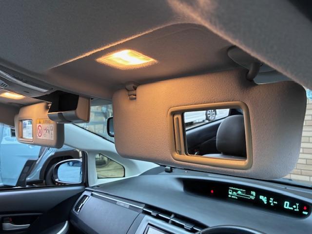 プリウス Ｇツーリングセレクションレザーパッケージ　保証付　禁煙車　純正ナビ　フルセグ　Ｂモニター　Ｂｌｕｅｔｏｏｔｈ　本革シート　ビルトインＥＴＣ　シートヒーター　電動シート　追従型クルコン　ＬＥＤライト　プリクラッシュ　スマートキ―　純正１７ＡＷ（43枚目）