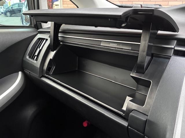 プリウス Ｇツーリングセレクションレザーパッケージ　保証付　禁煙車　純正ナビ　フルセグ　Ｂモニター　Ｂｌｕｅｔｏｏｔｈ　本革シート　ビルトインＥＴＣ　シートヒーター　電動シート　追従型クルコン　ＬＥＤライト　プリクラッシュ　スマートキ―　純正１７ＡＷ（45枚目）