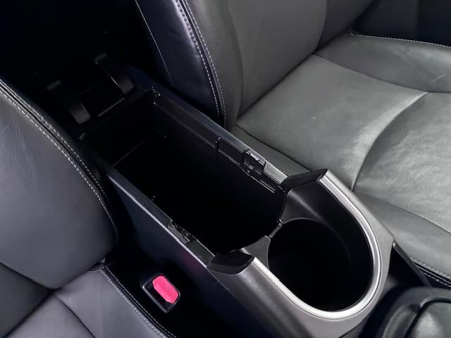 プリウス Ｇツーリングセレクションレザーパッケージ　保証付　禁煙車　純正ナビ　フルセグ　Ｂモニター　Ｂｌｕｅｔｏｏｔｈ　本革シート　ビルトインＥＴＣ　シートヒーター　電動シート　追従型クルコン　ＬＥＤライト　プリクラッシュ　スマートキ―　純正１７ＡＷ（48枚目）