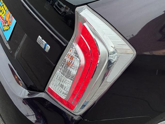 プリウス Ｇツーリングセレクションレザーパッケージ　保証付　禁煙車　純正ナビ　フルセグ　Ｂモニター　Ｂｌｕｅｔｏｏｔｈ　本革シート　ビルトインＥＴＣ　シートヒーター　電動シート　追従型クルコン　ＬＥＤライト　プリクラッシュ　スマートキ―　純正１７ＡＷ（51枚目）