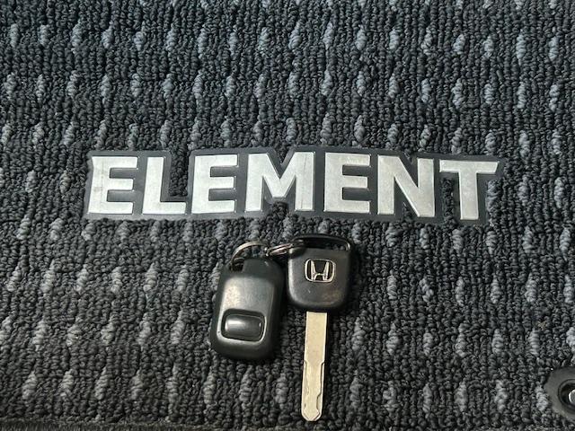 エレメント ベースグレード　保証付　禁煙車　４ＷＤ　外品１９ＡＷ　ホワイトレタータイヤ　フローティングナビ　ＨＩＤライト　観音開き　キーレス（13枚目）