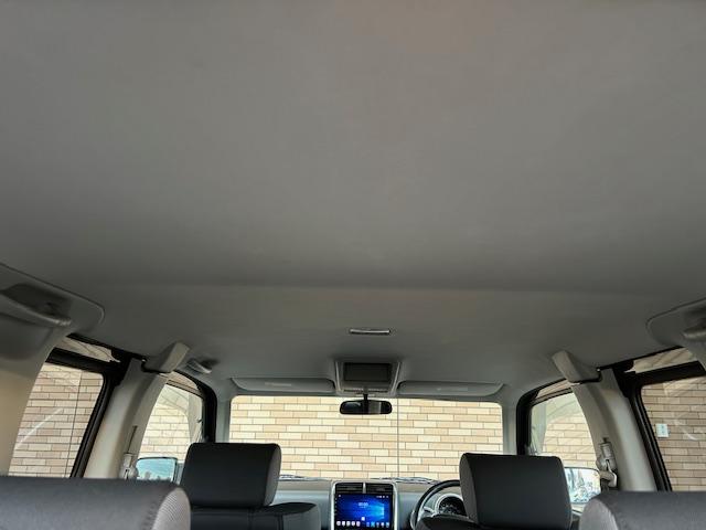 エレメント ベースグレード　保証付　禁煙車　４ＷＤ　外品１９ＡＷ　ホワイトレタータイヤ　フローティングナビ　ＨＩＤライト　観音開き　キーレス（19枚目）