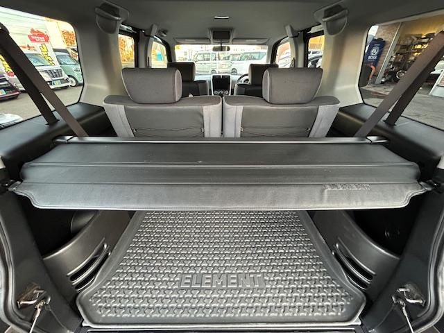エレメント ベースグレード　保証付　禁煙車　４ＷＤ　外品１９ＡＷ　ホワイトレタータイヤ　フローティングナビ　ＨＩＤライト　観音開き　キーレス（32枚目）