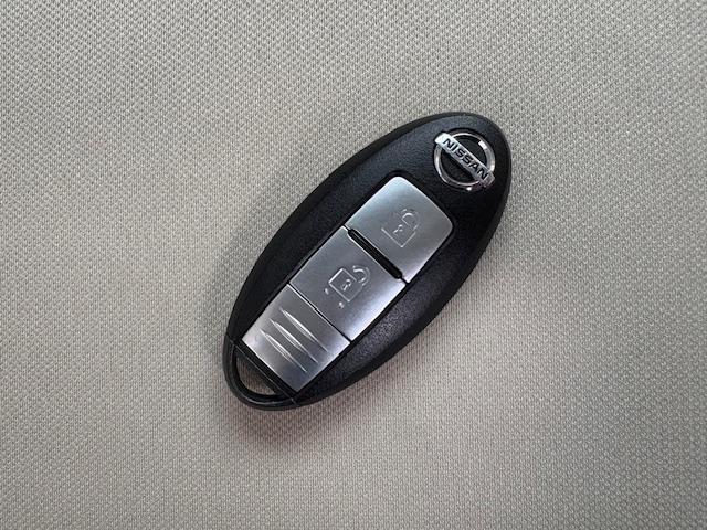 マーチ １２Ｇ　保証付　禁煙車　外品ナビ　地デジＴＶ　スマートキー　プッシュスタート　ＥＴＣ　Ａ－ＳＴＯＰ　オートエアコン　オートライト　純正ホイール（13枚目）