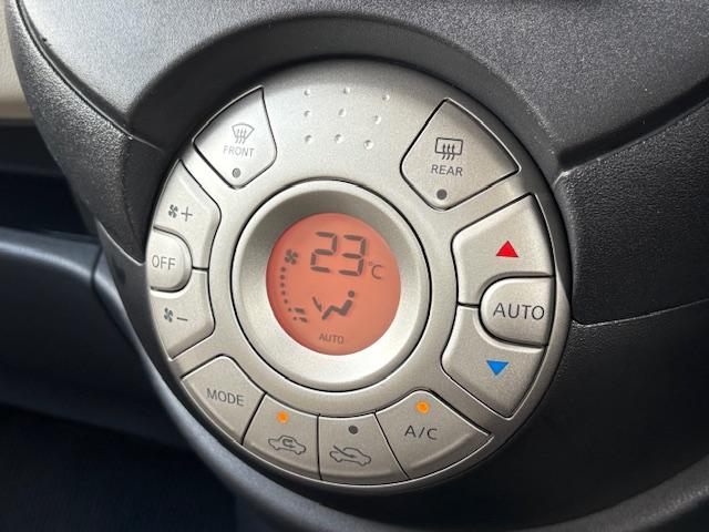 マーチ １２Ｇ　保証付　禁煙車　外品ナビ　地デジＴＶ　スマートキー　プッシュスタート　ＥＴＣ　Ａ－ＳＴＯＰ　オートエアコン　オートライト　純正ホイール（16枚目）