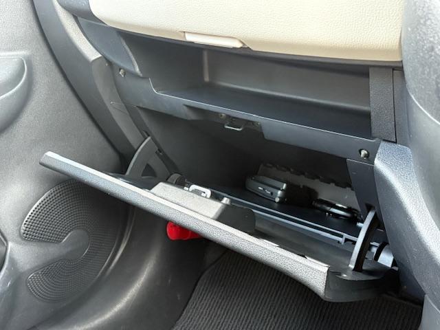 マーチ １２Ｇ　保証付　禁煙車　外品ナビ　地デジＴＶ　スマートキー　プッシュスタート　ＥＴＣ　Ａ－ＳＴＯＰ　オートエアコン　オートライト　純正ホイール（35枚目）