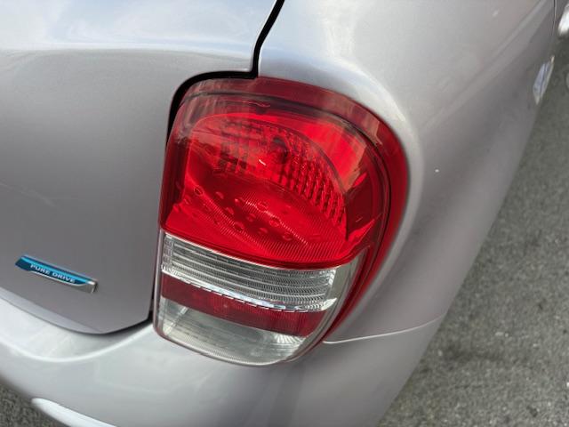 マーチ １２Ｇ　保証付　禁煙車　外品ナビ　地デジＴＶ　スマートキー　プッシュスタート　ＥＴＣ　Ａ－ＳＴＯＰ　オートエアコン　オートライト　純正ホイール（37枚目）