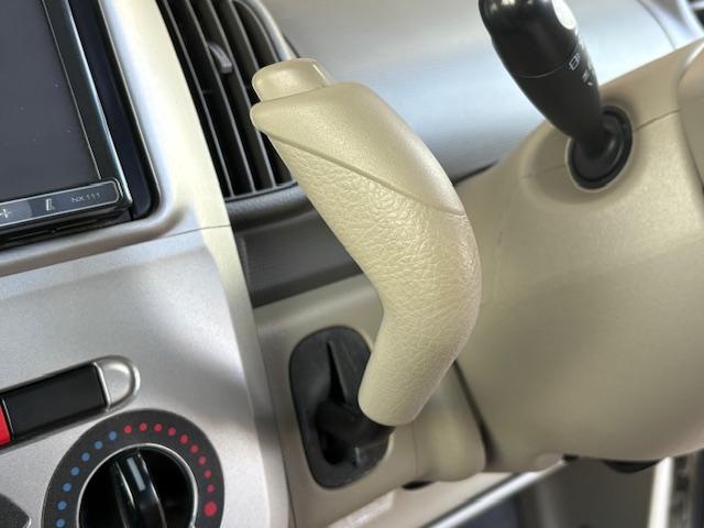 利便性の良いシフトは、足元広々仕様のインパネ式で御座います♪