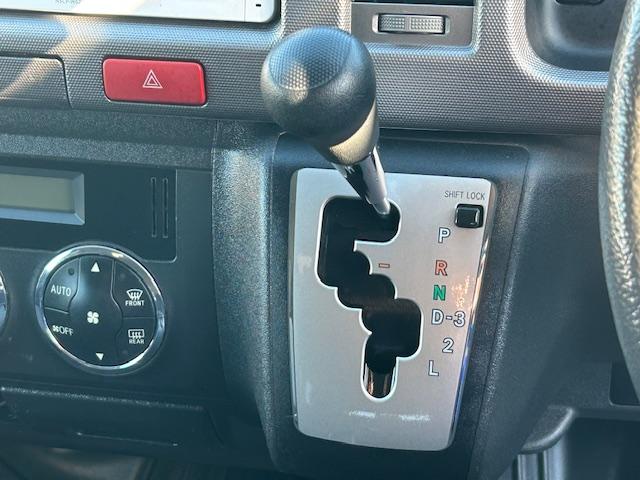 ハイエースバン ロングスーパーＧＬ　保証付　禁煙車　４ＷＤ　軽油　ターボ　寒冷地仕様　ホワイトレタータイヤ　純正ナビ　地デジＴＶ　Ｂモニター　ＥＴＣ　ＬＥＤライト　フォグランプ　キーレスキー　サーキュレーター（16枚目）