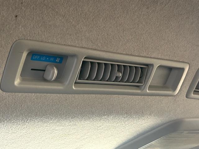 ハイエースバン ロングスーパーＧＬ　保証付　禁煙車　４ＷＤ　軽油　ターボ　寒冷地仕様　ホワイトレタータイヤ　純正ナビ　地デジＴＶ　Ｂモニター　ＥＴＣ　ＬＥＤライト　フォグランプ　キーレスキー　サーキュレーター（36枚目）