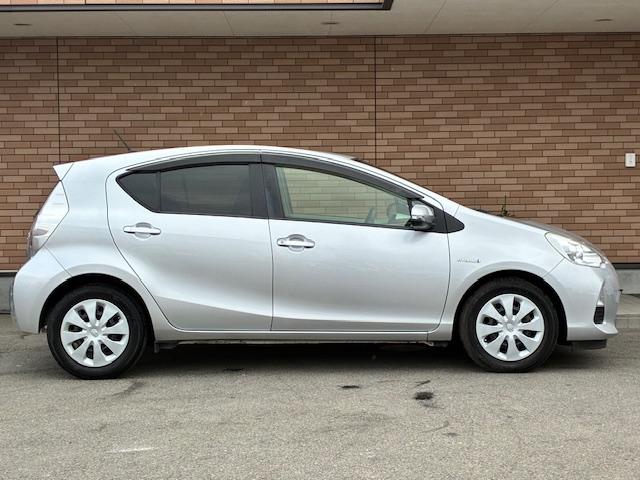 アクア Ｓ　保証付　禁煙車　ワンオーナー　純正ナビ　ＴＶ　Ｂモニター　Ｂｌｕｅｔｏｏｔｈ　シートヒーター　ＬＥＤバルブ　スマートキ―　プッシュスタート　オートライト　純正ホイール（7枚目）