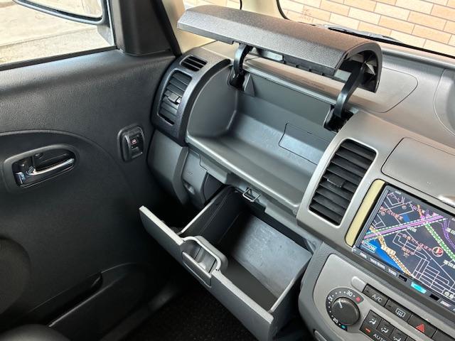 タント カスタムＶＳターボ　アウトレットカー　禁煙車　ターボ車　外品ナビ　Ｂモニター　ＥＴＣ　ハーフレザーシート　ＨＩＤヘッドライト　ＭＯＭＯステアリング　スマートキ―　純正１４ＡＷ（35枚目）