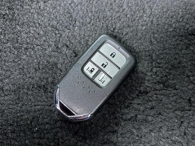 フリードハイブリッド ハイブリッド・Ｇホンダセンシング　保証付　禁煙車　衝突軽減ブレーキ　両側電動スライドドア　９型ナビ　フリップダウンモニター　フルセグＴＶ　Ｂモニター　スマートキー　ブルートゥース　追従型クルコン　ビルトインＥＴＣ　ＬＥＤライト（14枚目）