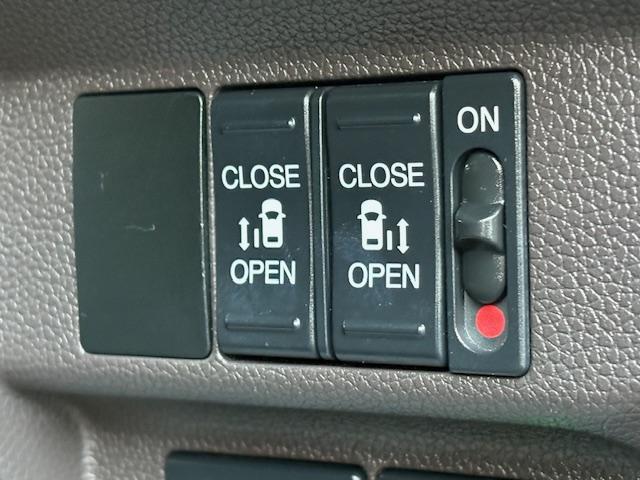 フリードハイブリッド ハイブリッド・Ｇホンダセンシング　保証付　禁煙車　衝突軽減ブレーキ　両側電動スライドドア　９型ナビ　フリップダウンモニター　フルセグＴＶ　Ｂモニター　スマートキー　ブルートゥース　追従型クルコン　ビルトインＥＴＣ　ＬＥＤライト（16枚目）