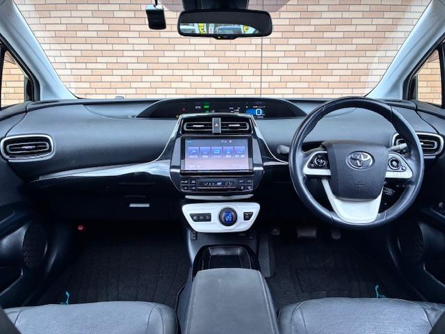 プリウス Aプレミアム 保証付 禁煙車 サンルーフ 黒革 衝突軽減ブレーキ 純正9型ナビ フルセグ Bカメラ Bluetooth BSM 追従型クルコン HUD 電動シート LED スマートキ― Pアシスト 純正ドラレコ(12枚目)