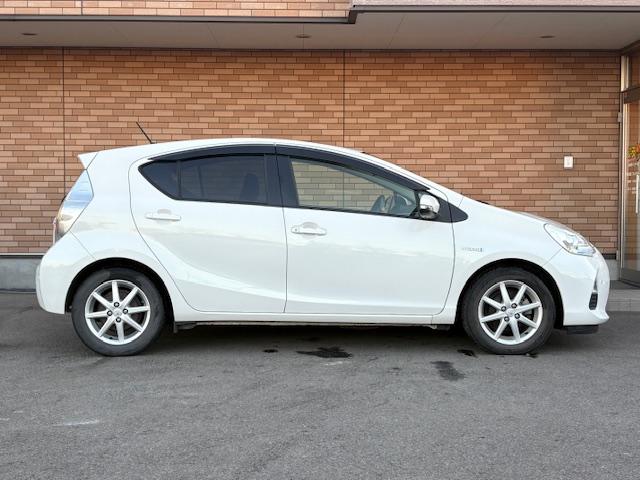 アクア G 保証付 禁煙車 スマートキー LEDライト アルパインディスプレイオーディオ Bモニター 前後コーナーセンサー ETC シートヒーター エンジンスターター オートAC 純正15AW(6枚目)