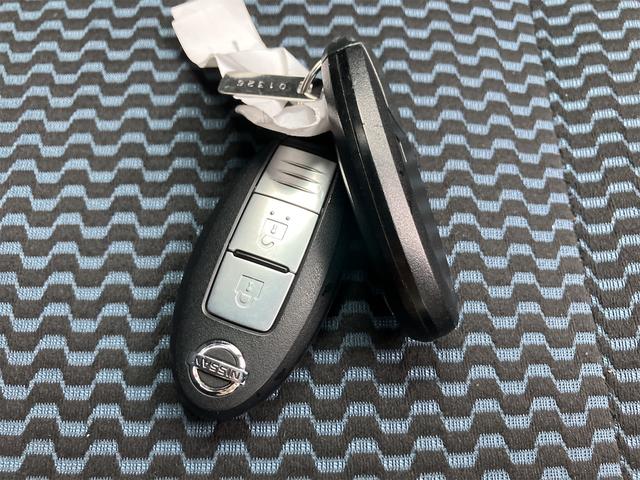 ノート Ｘ　ナビ　ＴＶ　アルミホイール　スマートキー　アイドリングストップ　電動格納ミラー　ＣＶＴ　盗難防止システム　衝突安全ボディ　ＡＢＳ　ＣＤ　ミュージックプレイヤー接続可　エアコン　パワーステアリング（12枚目）