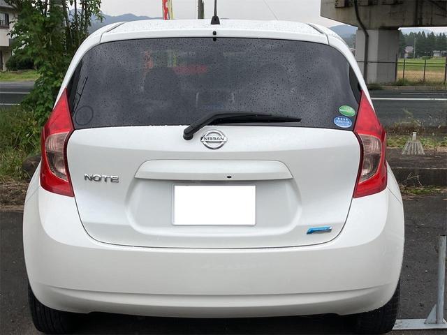 ノート Ｘ　ナビ　ＴＶ　アルミホイール　スマートキー　アイドリングストップ　電動格納ミラー　ＣＶＴ　盗難防止システム　衝突安全ボディ　ＡＢＳ　ＣＤ　ミュージックプレイヤー接続可　エアコン　パワーステアリング（16枚目）