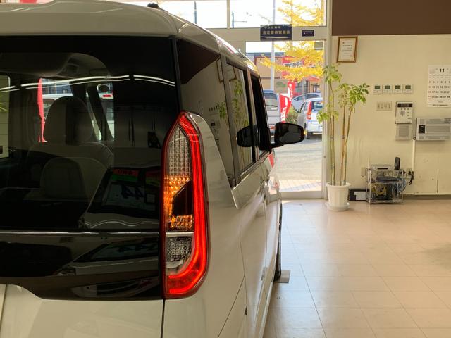 ルークス Ｘ　４ＷＤ　ナビ　Ｂｌｕｅｔｏｏｔｈ　アラウンドビューモニター　衝突軽減ブレーキ　コーナーセンサー　片側電動スライド　ステアリングヒーター　シートヒーター　オートライト　禁煙車　レンタアップ（16枚目）