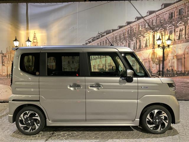 スペーシアカスタム ハイブリッドＸＳターボ　４ＷＤ　全方位モニター付９インチメモリーナビ　スズキセーフティサポート　スズキコネクト対応機　電動パーキングブレーキ　ブレーキホールド　アダプティブクルーズコントロールハイビームアシスト（22枚目）