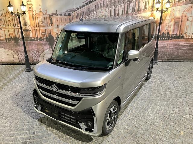 スペーシアカスタム ハイブリッドＸＳターボ　４ＷＤ　全方位モニター付９インチメモリーナビ　スズキセーフティサポート　スズキコネクト対応機　電動パーキングブレーキ　ブレーキホールド　アダプティブクルーズコントロールハイビームアシスト（42枚目）