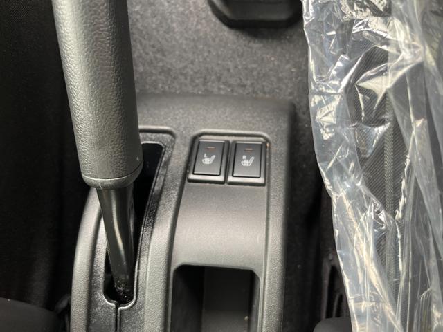 ジムニー ＸＣ　４型　５ＭＴ　リヤパーキングセンサー　ＬＥＤヘッドランプ　スズキセーフティサポート　車線逸脱警告　アイドリングストップ　フォグランプ　シートヒーター　クルーズコントロール（5枚目）