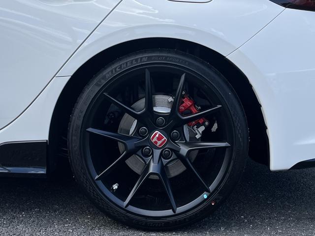 シビック タイプＲ　ホンダコネクト対応ナビゲーション　ホンダセンシング　ブラインドスポットインフォメーション　アダクティブクルーズコントロール　パーキングセンサーシステム　オートハイビーム　モードスイッチ（17枚目）