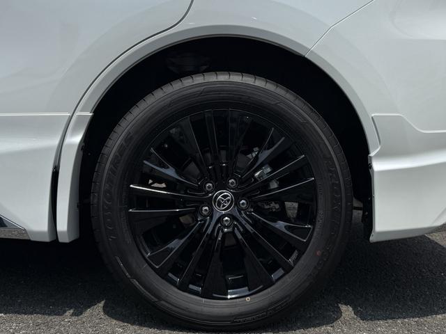 ４ＷＤ　Ｅ−Ｆｏｕｒ　特別仕様車　ＰＨＥＶロアグリル　ＰＨＥＶモデリスタエアロ　調光式パノラマルーフ　パノラミックビューモニター　デジタルインナーミラー　専用ホイール　ブラインドスポットモニター