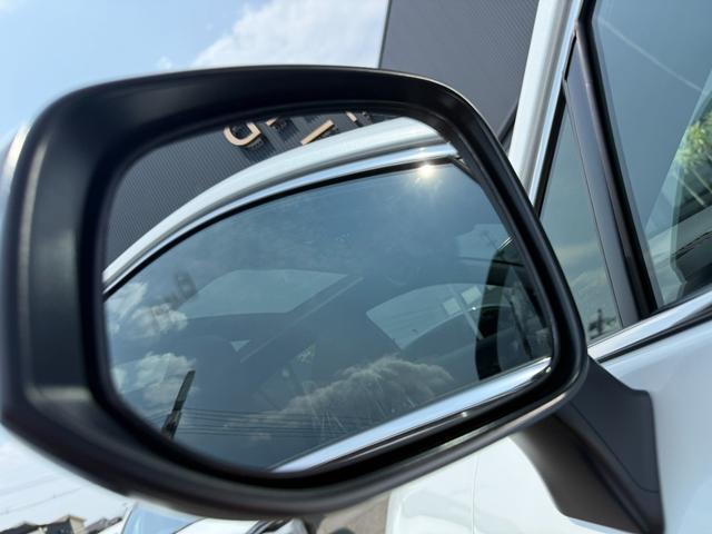 ４ＷＤ　Ｅ−Ｆｏｕｒ　特別仕様車　ＰＨＥＶロアグリル　ＰＨＥＶモデリスタエアロ　調光式パノラマルーフ　パノラミックビューモニター　デジタルインナーミラー　専用ホイール　ブラインドスポットモニター