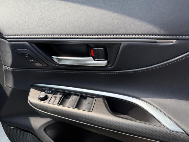 ４ＷＤ　Ｅ−Ｆｏｕｒ　特別仕様車　ＰＨＥＶロアグリル　ＰＨＥＶモデリスタエアロ　調光式パノラマルーフ　パノラミックビューモニター　デジタルインナーミラー　専用ホイール　ブラインドスポットモニター