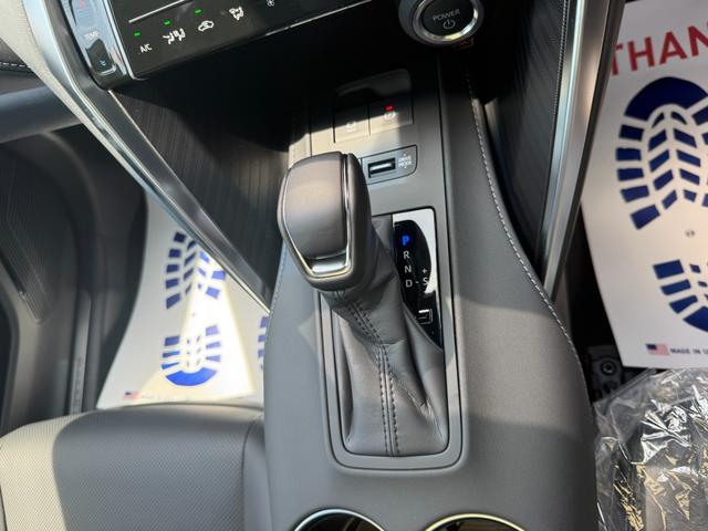 ４ＷＤ　Ｅ−Ｆｏｕｒ　特別仕様車　ＰＨＥＶロアグリル　ＰＨＥＶモデリスタエアロ　調光式パノラマルーフ　パノラミックビューモニター　デジタルインナーミラー　専用ホイール　ブラインドスポットモニター