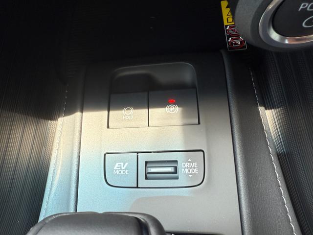 ４ＷＤ　Ｅ−Ｆｏｕｒ　特別仕様車　ＰＨＥＶロアグリル　ＰＨＥＶモデリスタエアロ　調光式パノラマルーフ　パノラミックビューモニター　デジタルインナーミラー　専用ホイール　ブラインドスポットモニター
