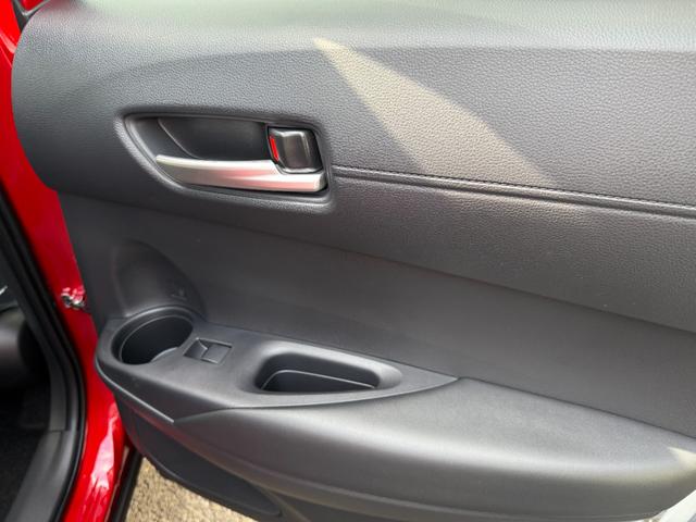 カローラクロス ハイブリッド　Ｚ　改良後　パノラマルーフ　パノラミックビューモニター　ブラインドスポットモニター　寒冷地仕様　アドバンストパーク　トヨタチームメイト　アダプティブハイビームシステムシートベンチレーション（57枚目）