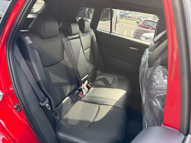 カローラクロス ハイブリッド　Ｚ　改良後　パノラマルーフ　パノラミックビューモニター　ブラインドスポットモニター　寒冷地仕様　アドバンストパーク　トヨタチームメイト　アダプティブハイビームシステムシートベンチレーション（59枚目）