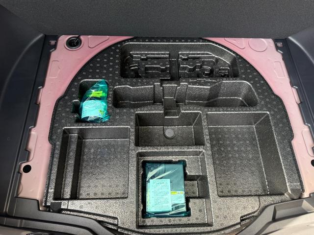 カローラクロス ハイブリッド　Ｚ　改良後　パノラマルーフ　パノラミックビューモニター　ブラインドスポットモニター　寒冷地仕様　アドバンストパーク　トヨタチームメイト　アダプティブハイビームシステムシートベンチレーション（64枚目）