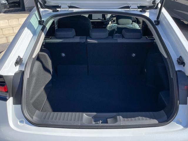 プリウス Ｇ　パノラミックビューモニター　全方位モニター　ブラインドスポットモニター　シートヒーター　トヨタセーフティセンス　ＬＥＤヘッドランプ　レーダークルーズコントロール　オートマチックハイビーム（31枚目）