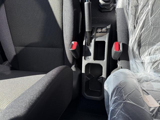 ジムニー XC 4型 5MT リヤパーキングセンサー LEDヘッドランプ スズキセーフティサポート 車線逸脱警告 アイドリングストップ フォグランプ シートヒーター クルーズコントロール(43枚目)