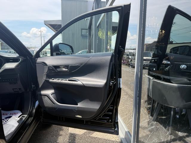 ハリアーハイブリッド Z レザーパッケージ・ナイトシェード 4WD E-Four 特別仕様車 調光式パノラマルーフ パノラミックビューモニター デジタルインナーミラー ブラインドスポットモニター クルーズコントロール ハンズフリーバックドア 寒冷地仕様(41枚目)