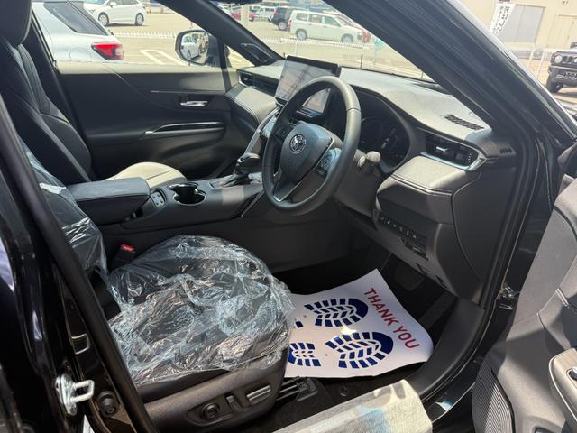 ハリアーハイブリッド Z レザーパッケージ・ナイトシェード 4WD E-Four 特別仕様車 調光式パノラマルーフ パノラミックビューモニター デジタルインナーミラー ブラインドスポットモニター クルーズコントロール ハンズフリーバックドア 寒冷地仕様(43枚目)