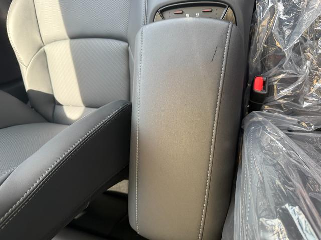 ハリアーハイブリッド Z レザーパッケージ・ナイトシェード 4WD E-Four 特別仕様車 調光式パノラマルーフ パノラミックビューモニター デジタルインナーミラー ブラインドスポットモニター クルーズコントロール ハンズフリーバックドア 寒冷地仕様(58枚目)