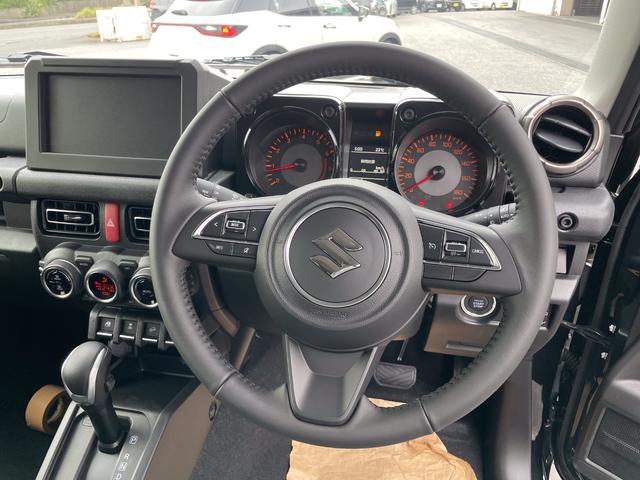 ４型　リヤパーキングセンサー　ＬＥＤヘッドランプ　スズキセーフティサポート　車線逸脱警告　アイドリングストップ　フォグランプ　シートヒーター　クルーズコントロール