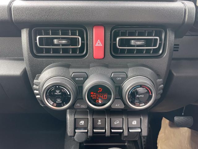 ４型　リヤパーキングセンサー　ＬＥＤヘッドランプ　スズキセーフティサポート　車線逸脱警告　アイドリングストップ　フォグランプ　シートヒーター　クルーズコントロール