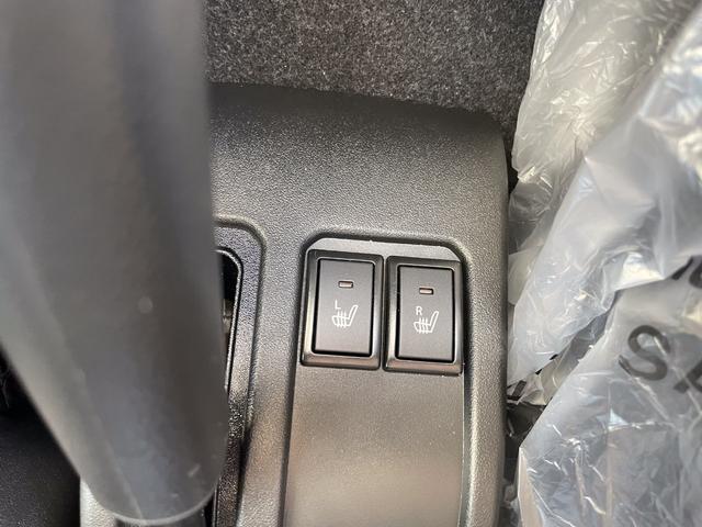 シートヒーターも付いているので寒い日でもシートを暖めてくれます。