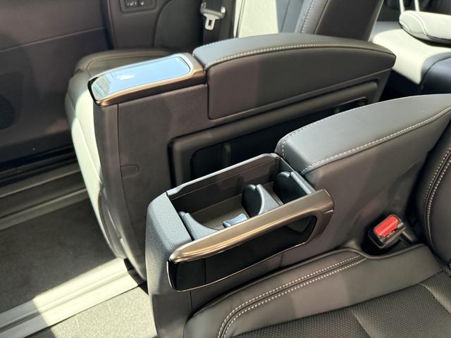 アルファード Ｚ　左右独立ムーンルーフ　ＪＢＬプレミアムサウンドシステム　リヤシートエンターテイメント　ユニバーサルステップ　アドバンストパーク　カラーヘッドアップディスプレイ　パノラミックビューモニター　寒冷地仕様（40枚目）