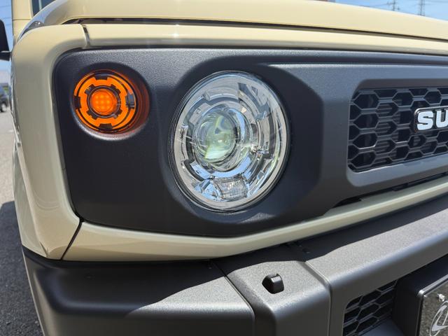ジムニー XC 4型 リヤパーキングセンサー オリジナルカスタム 16インチ特注カラーホイール ホワイトレタータイヤ 社外フロントグリル LEDウィンカー LEDヘッドランプ クルーズコントロール シートヒーター(5枚目)