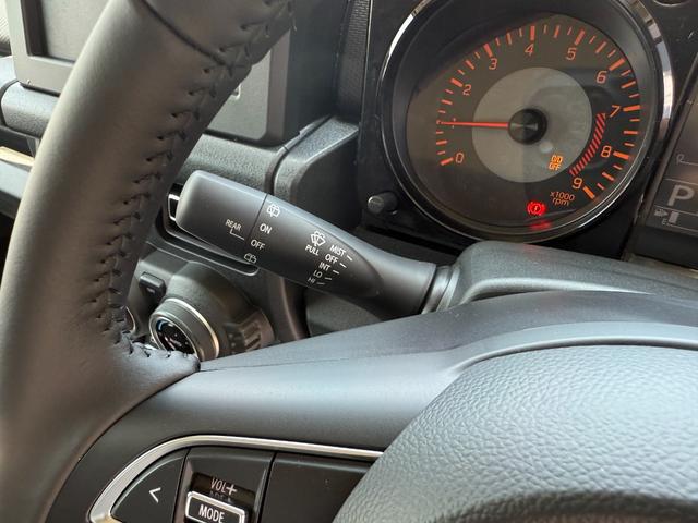 ジムニー XC 4型 リヤパーキングセンサー オリジナルカスタム 16インチ特注カラーホイール ホワイトレタータイヤ 社外フロントグリル LEDウィンカー LEDヘッドランプ クルーズコントロール シートヒーター(44枚目)