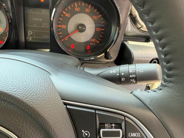 ジムニー XC 4型 リヤパーキングセンサー オリジナルカスタム 16インチ特注カラーホイール ホワイトレタータイヤ 社外フロントグリル LEDウィンカー LEDヘッドランプ クルーズコントロール シートヒーター(45枚目)