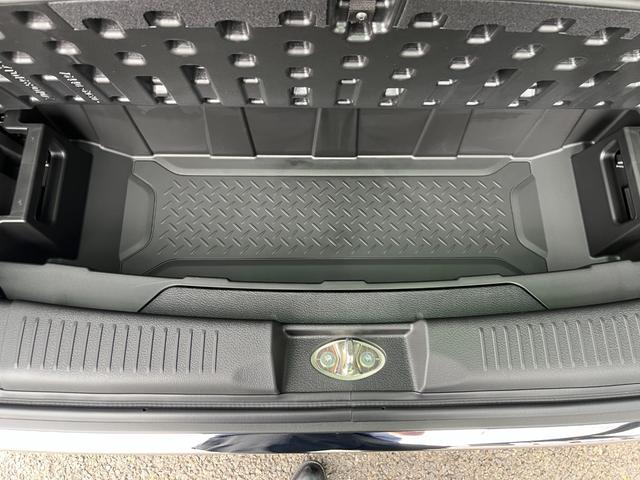 全方位モニター付メモリーナビ　スズキコネクト通信機　スズキセーフティサポート　デュアルカメラブレーキサポート　アダプティブクルーズコントロール　車線逸脱抑制機能　ハイビームアシスト