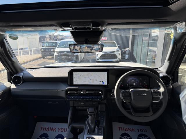 ランドクルーザー２５０ ＶＸ　７人乗り　　チルト＆電動ムーンルーフ　トヨタチームメイト　アドバンストドライブ　パノラミックビューモニター　デジタルインナーミラー　ブラインドスポットモニター　ヒッチメンバー（4枚目）